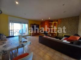 Dúplex, 167 m², cerca de bus y tren