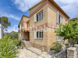 Houses (detached house), 376 m², near bus and train