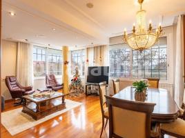 Houses (terraced house), 274 m², near bus and train, almost new