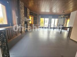 Pis, 147.67 m², prop de bus i tren