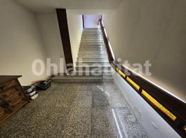 Pis, 147.67 m², prop de bus i tren