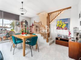 Dúplex, 243 m², prop de bus i tren
