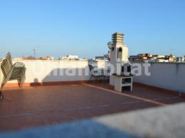 Piso, 103 m², cerca de bus y tren, seminuevo