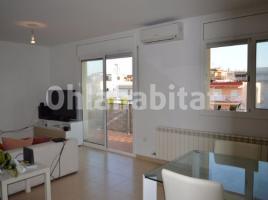Piso, 103 m², cerca de bus y tren, seminuevo