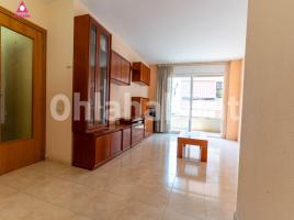 Flat, 100.01 m², near bus and train, almost new
