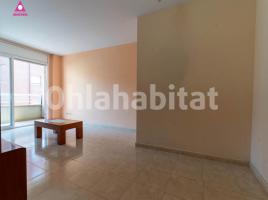 Flat, 100.01 m², near bus and train, almost new