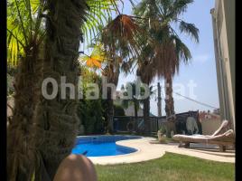 Casa (unifamiliar aislada), 368 m², cerca de bus y tren, seminuevo