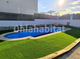 Houses (detached house), 177 m², near bus and train