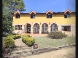 Houses (country house), 471 m², near bus and train, almost new