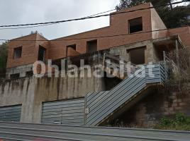 Casa (unifamiliar aislada), 214 m², cerca de bus y tren