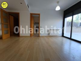 Piso, 98 m², cerca de bus y tren, seminuevo