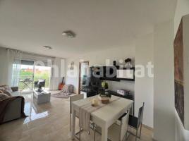 Piso, 108 m², cerca de bus y tren, seminuevo