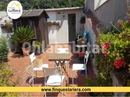 Houses (detached house), 254 m², near bus and train