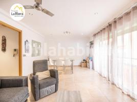  (unifamiliar aïllada), 401 m², près de bus et de train, presque neuf