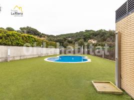 Piso, 64 m², cerca de bus y tren, seminuevo