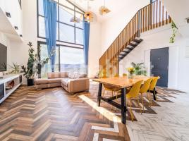 Casa (unifamiliar aïllada), 270 m², prop de bus i tren, nou
