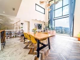 Casa (unifamiliar aïllada), 270 m², prop de bus i tren, nou