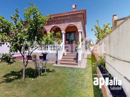 Casa (unifamiliar aislada), 315 m², cerca de bus y tren, seminuevo