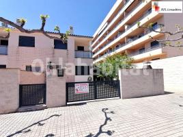 Houses (terraced house), 112 m², near bus and train, almost new