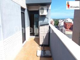 Apartament, 90.78 m², près de bus et de train, presque neuf