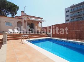 Houses (detached house), 91 m², near bus and train, almost new, Riells