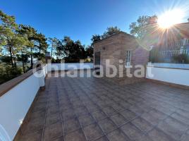 Casa (unifamiliar aislada), 246 m², cerca de bus y tren, seminuevo
