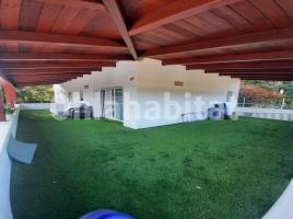 Houses (detached house), 220 m², near bus and train, almost new