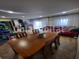 Houses (detached house), 220 m², near bus and train, almost new