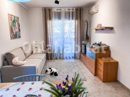 Apartamento, 62 m², cerca de bus y tren, seminuevo
