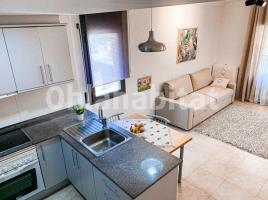 Apartamento, 62 m², cerca de bus y tren, seminuevo