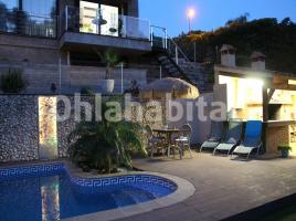 Casa (unifamiliar aislada), 442 m², cerca de bus y tren, seminuevo
