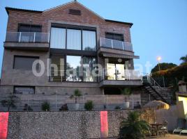 Casa (unifamiliar aislada), 442 m², cerca de bus y tren, seminuevo