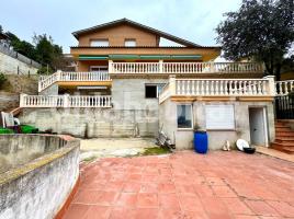 Houses (detached house), 325 m², near bus and train, almost new