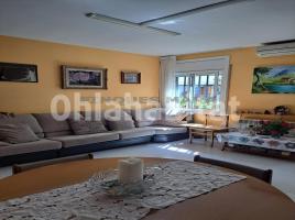 Piso, 85 m², cerca de bus y tren, Les roquetes