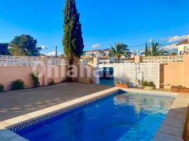 Terraced house, 163 m², near bus and train, almost new