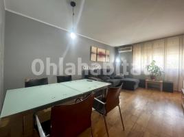 Piso, 87 m², cerca de bus y tren, seminuevo
