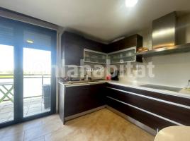 Piso, 120.65 m², cerca de bus y tren, seminuevo