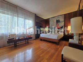 Piso, 302 m², cerca de bus y tren