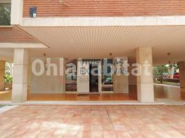 Piso, 302 m², cerca de bus y tren