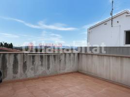 Casa (unifamiliar aislada), 180 m², cerca de bus y tren, seminuevo