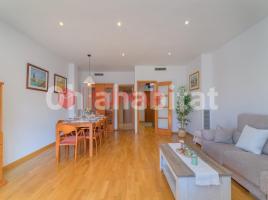 Piso, 180 m², cerca de bus y tren, seminuevo