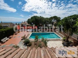Houses (detached house), 366 m², near bus and train