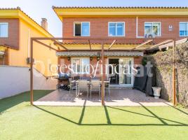 Terraced house, 205 m², near bus and train, almost new