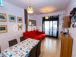 Piso, 78 m², cerca de bus y tren, seminuevo