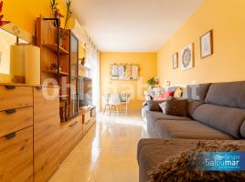 Pis, 94 m², près de bus et de train, presque neuf