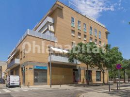 Piso, 87 m², cerca de bus y tren, seminuevo