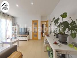 Pis, 75 m², près de bus et de train, presque neuf