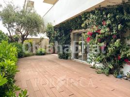 Flat, 120 m², near bus and train, almost new