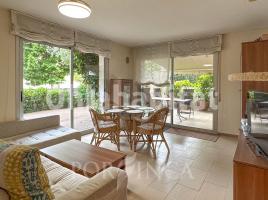 Flat, 120 m², near bus and train, almost new