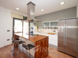 Apartament, 135 m², près de bus et de train, presque neuf